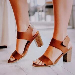 BRAND NEW HERSTYLE SL-MULYRA CHUNCKY HEEL SANDAL